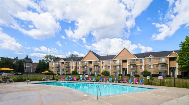 Pool and Lounge Area - The Orchards at Four Mile