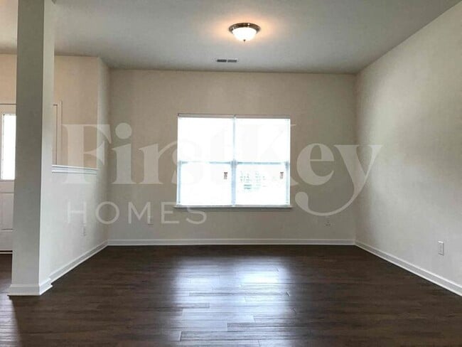 Building Photo - 3283 Grandview Club Rd