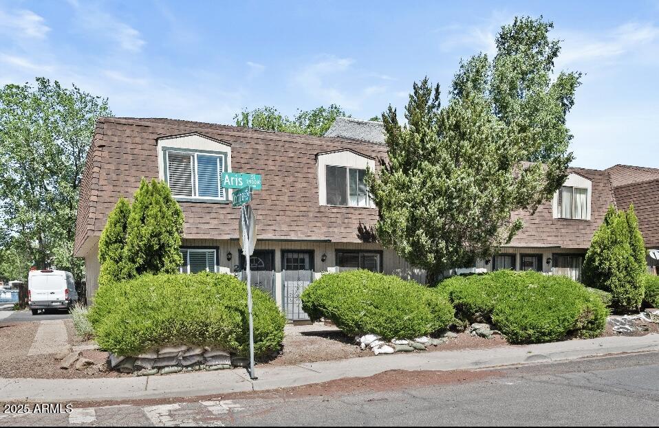 Primary Photo - 2905 N Aris St