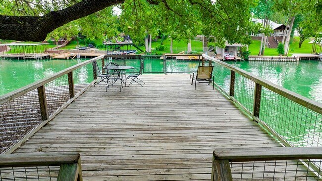 Foto del edificio - 1035 Timber Elm