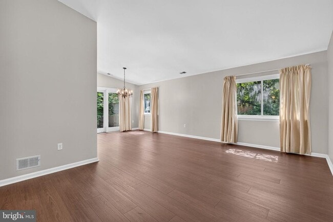 Building Photo - 6 Youngs Farm Ct