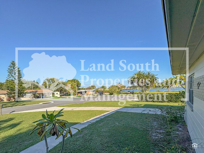 Foto del edificio - 3 Bed 1.5 Bath Home - Spacious Fenced in Back yard!