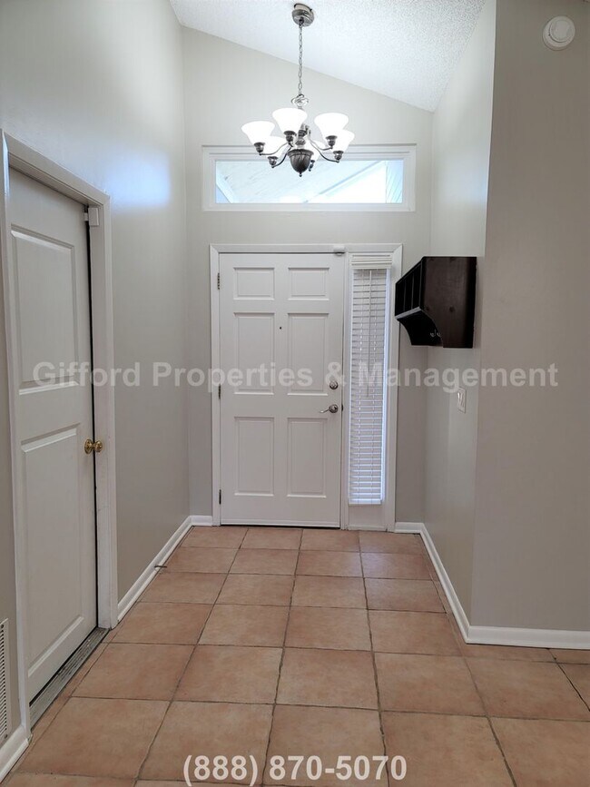 Building Photo - Renovated 3BR/2BA Chimney Lakes Home