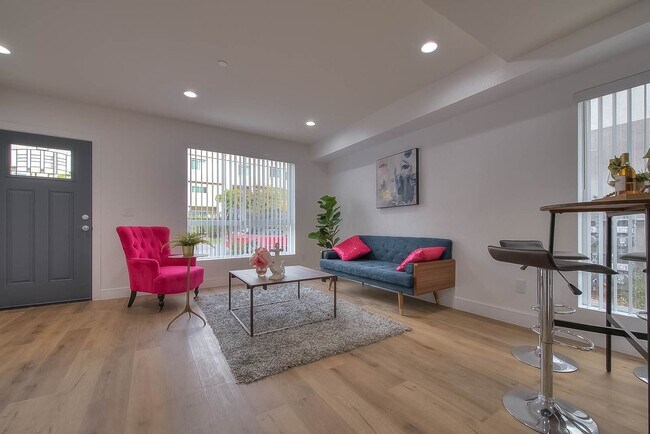 Foto del edificio - Luxury 4 Bed Townhomes in NoHo!
