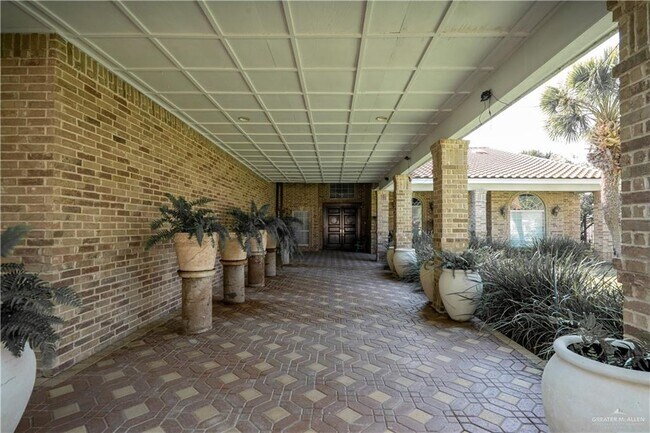 Building Photo - 412 Frio St