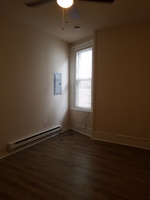 Foto del edificio - 431 E Walnut Ln