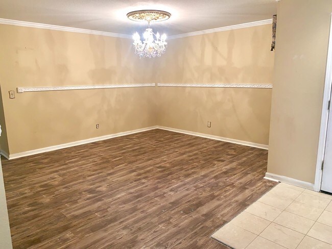 Foto del edificio - 5 br, 2.5 bath House - 5763 W Magill Ave