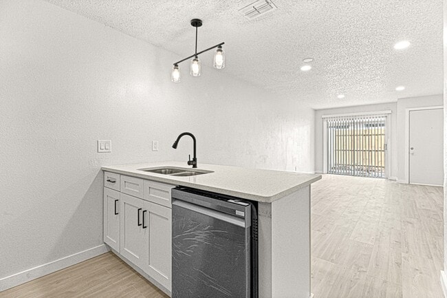 Building Photo - 5395 SE 30th Pl