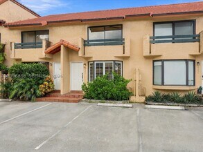 Building Photo - 10253 SW 77th Ct