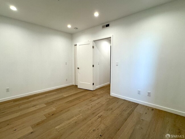 Building Photo - 417 Accacia St