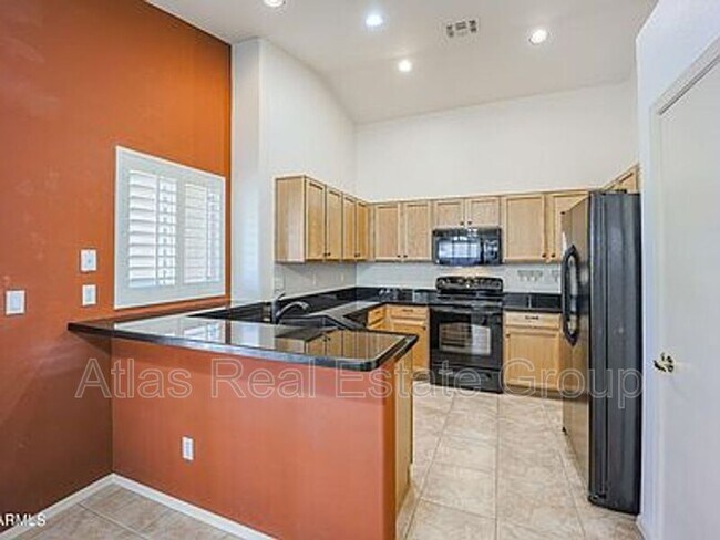 Building Photo - 8157 W Clara Ln