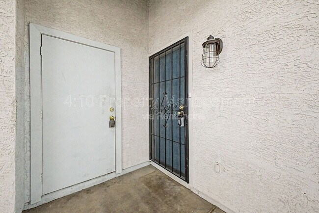Foto del edificio - 280 S Elizabeth Way