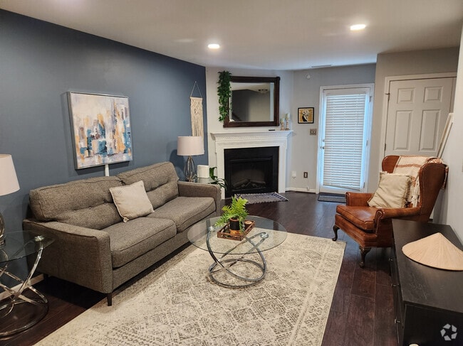Building Photo - Room in Townhome on Big Bass Dr