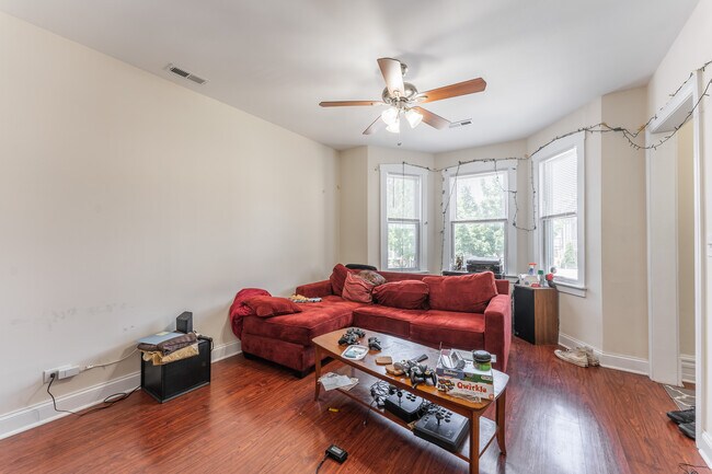 Foto del edificio - 2911 N Ridgeway Ave