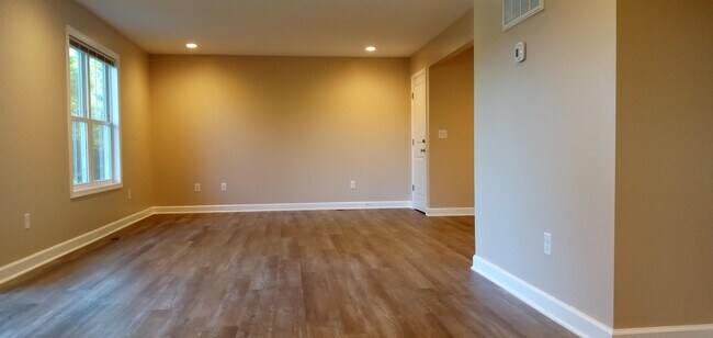 Building Photo - 1014 Middlebrook Ave