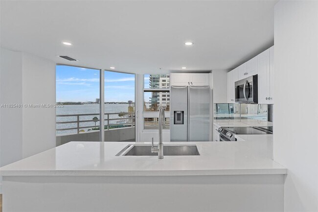 Foto del edificio - 555 NE 34th St