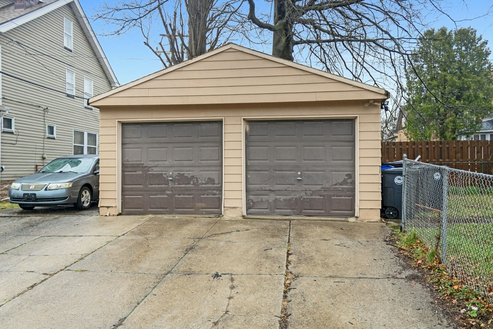 4246 Martin Luther King Jr Dr Cleveland, OH 44105 – photo 2