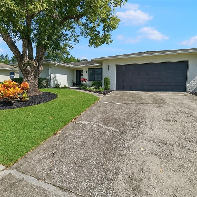 Foto del edificio - 609 Ashberry Ln