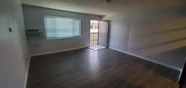 Building Photo - 225 W Eaton Ave