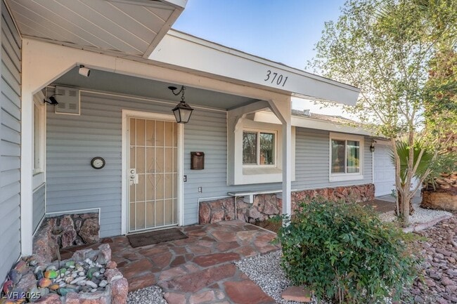 Building Photo - 3701 Pyramid Dr