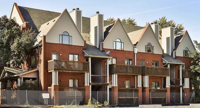 Building Photo - 4111 W Pine Blvd