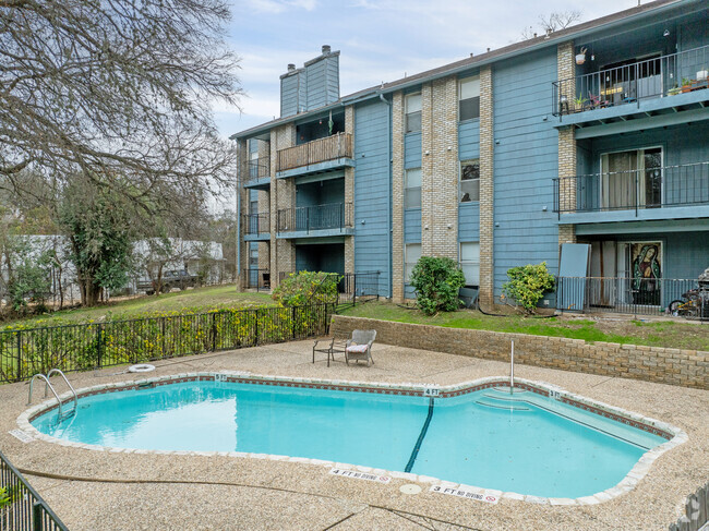 Piscina - Windwood Apartments