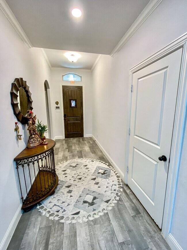 Building Photo - Immaculate 4 Bedroom Home In Westridge! Av...