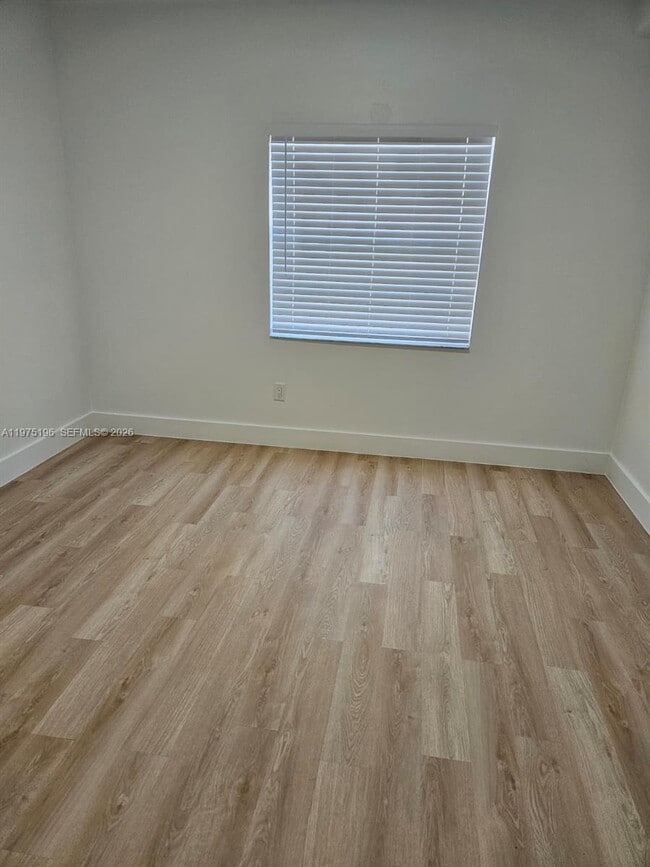 Foto del edificio - 18324 NW 68th Ave