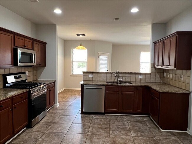 Building Photo - 254 Shaw Dr