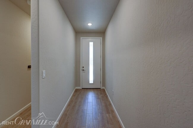 Building Photo - 877 Halford Ln