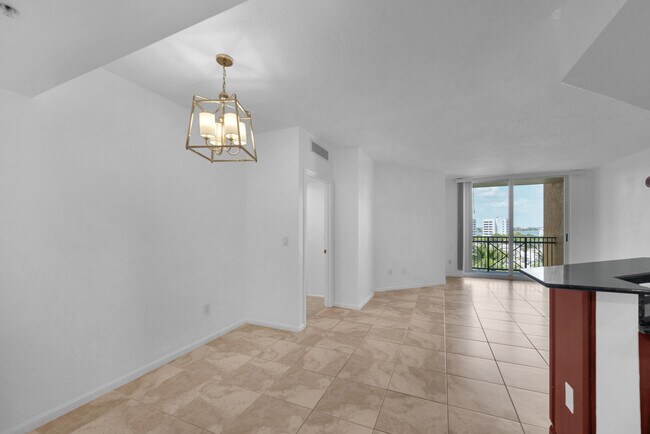 Building Photo - 403 S Sapodilla Ave