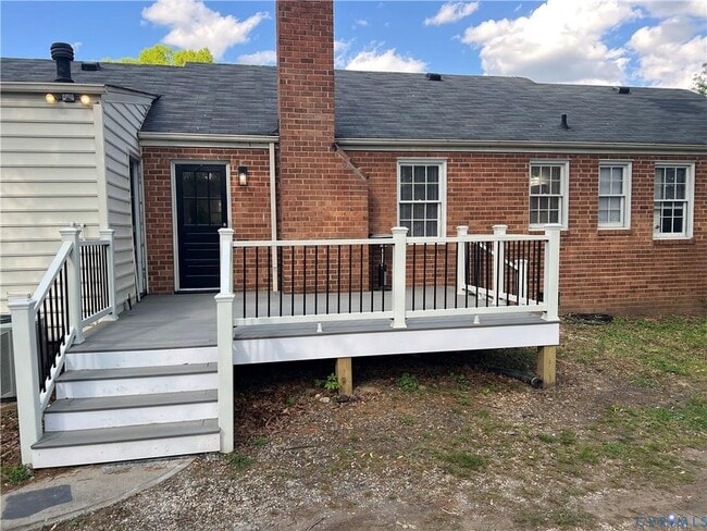 Building Photo - 2200 Lauderdale Dr
