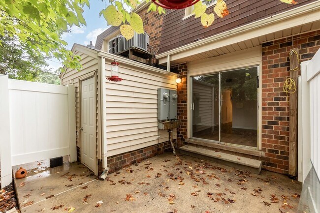 Foto del edificio - 718 Shawnee Dr