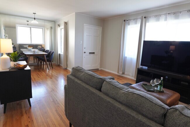 Foto del edificio - 15209 Florwood Ave