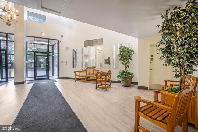 Foto del edificio - 8830 Piney Branch Rd