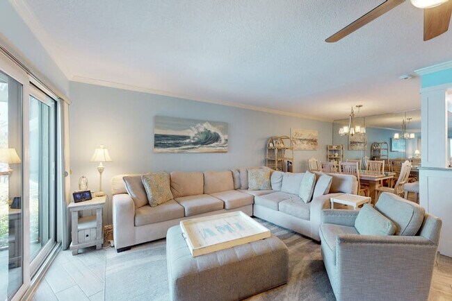 Building Photo - 2811 Gulf Dr N
