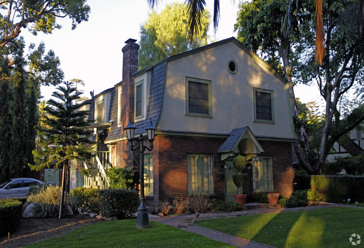 Primary Photo - 115 E 4th St