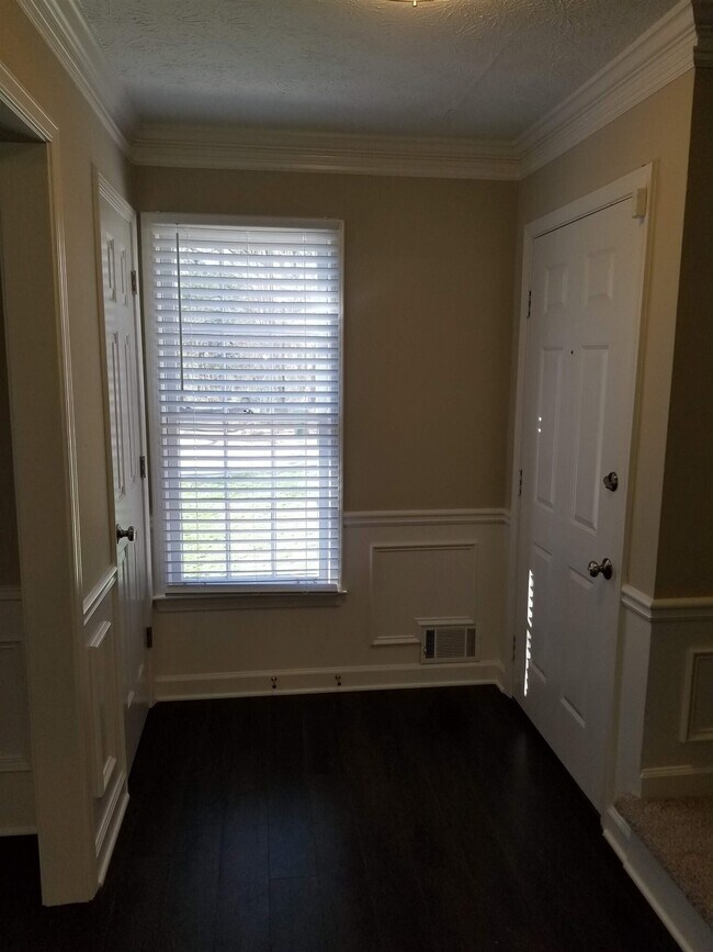 Building Photo - 9050 Carroll Manor Dr