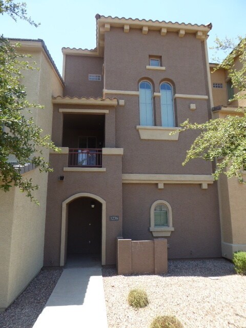 Primary Photo - 240 W Juniper Ave