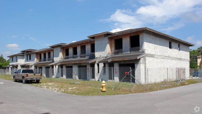 Foto del edificio - Avon Point Townhomes