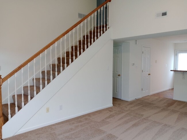 Building Photo - 5101-5103 Carrieridge Dr.
