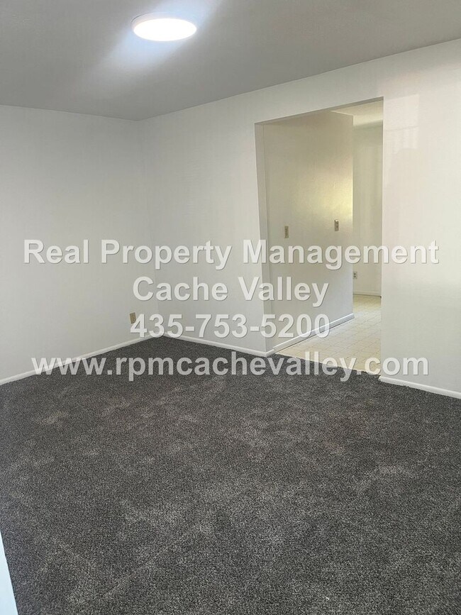 Building Photo - 410 N 200 W