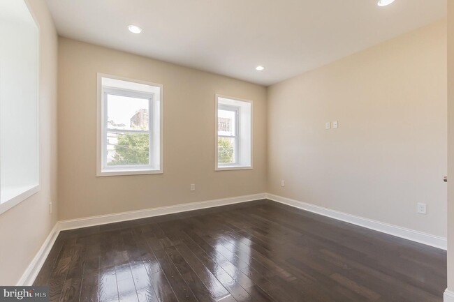 Foto del edificio - 4680 Canton St
