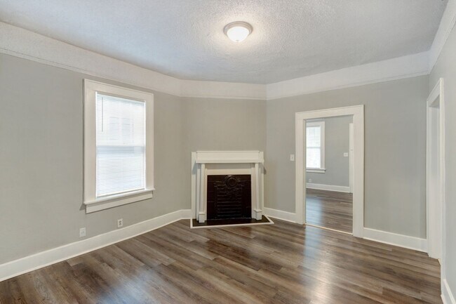 Building Photo - Newly Renovated 2BR/1BA Home In Downtown Savannah