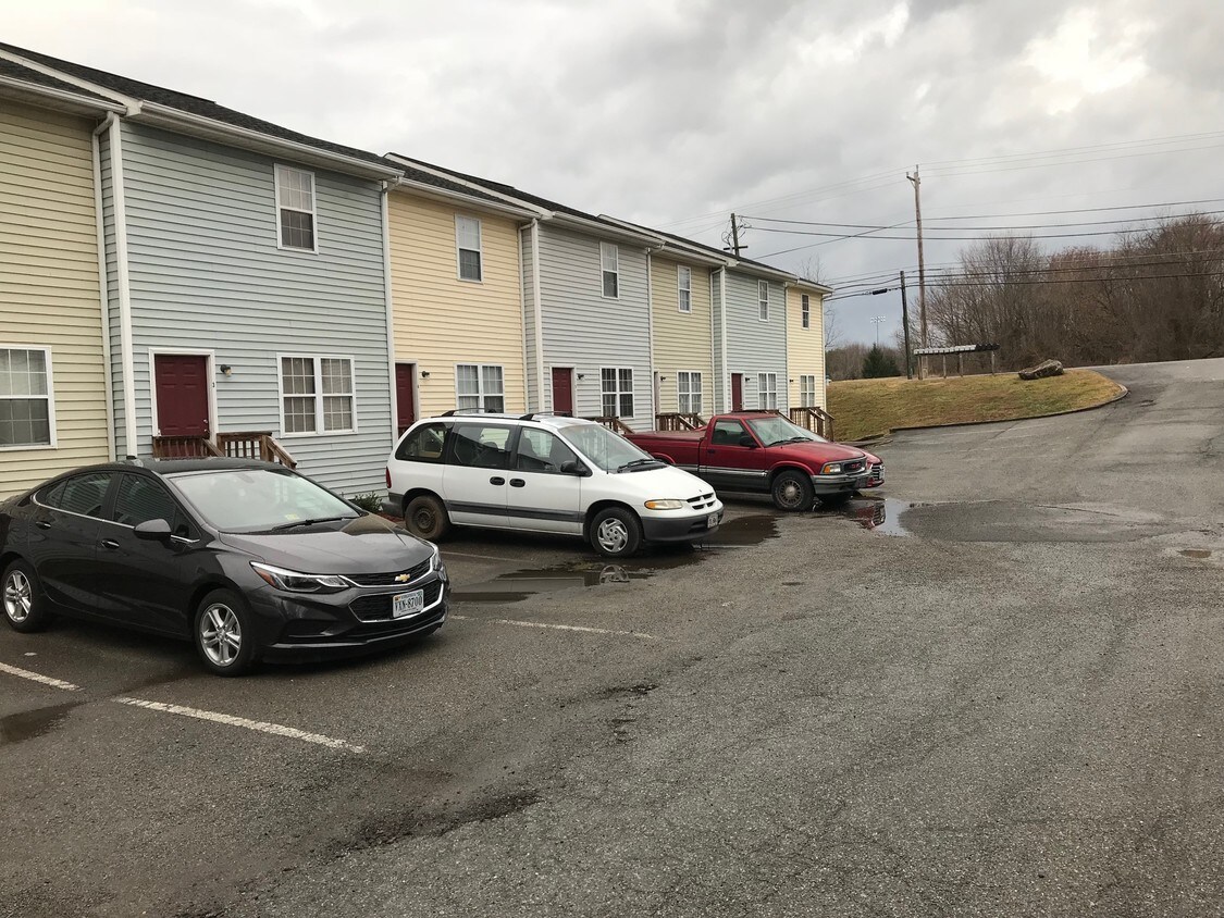 5661 Hollins Rd NE, Roanoke, VA 24012 Townhome Rentals in Roanoke VA