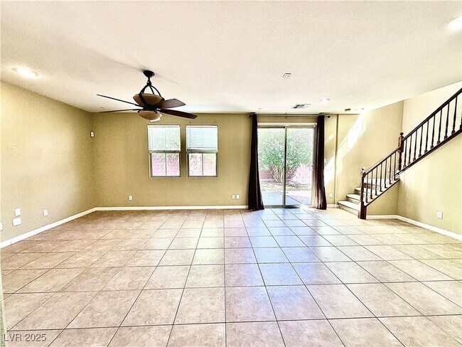 Foto del edificio - 5580 Spiceberry Dr