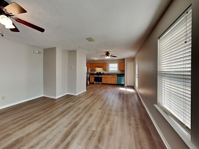 Building Photo - MOVE IN SPECIAL! 3 bed 2.5 bath in Indiana...