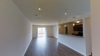 Building Photo - 720 Cedar Bluffs Way