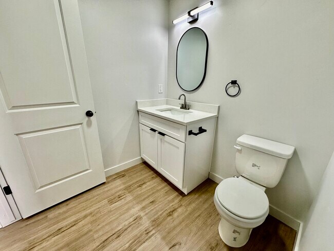 Foto del edificio - Private Bedroom/Bath in 2,200 Sq Ft 5 Bedr...