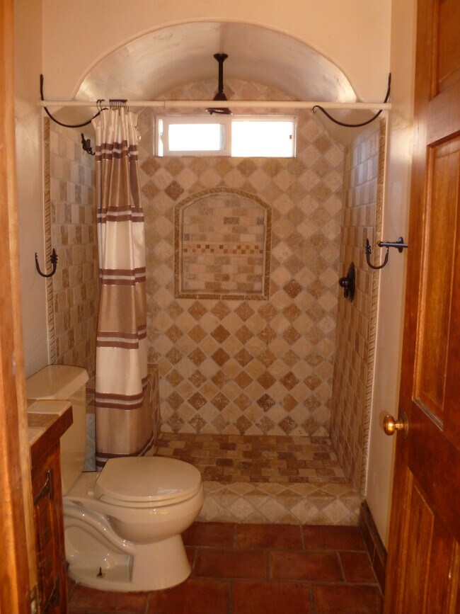 Foto del edificio - 1118 Hollyburne Ave